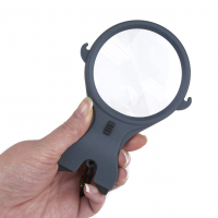 Zvětšovací sklo Carson Lighted MagniLook™ 2.5x Power LED Lighted Pendant Magnifier, 4.5x Spot Lens